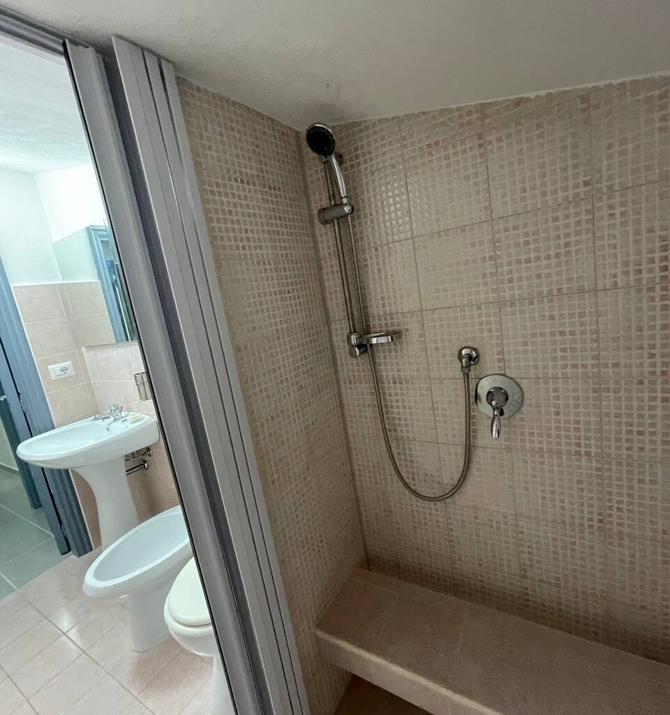 bagno-privato-singola-hotel-bb-roseto-capo-spulico-calabria-evergreen